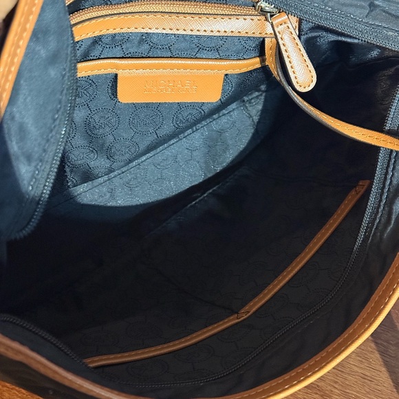 Michael Kors Kempton small tote bag in black nylon- EUC- fast shipping - Picture 9 of 10